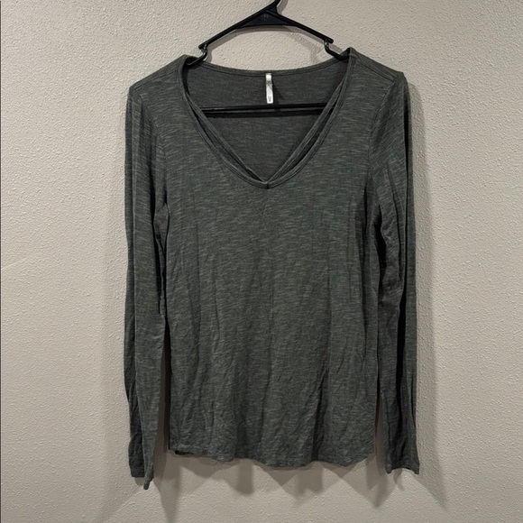 BKE core Scoop Neck T-Shirt - Picture 3 of 7